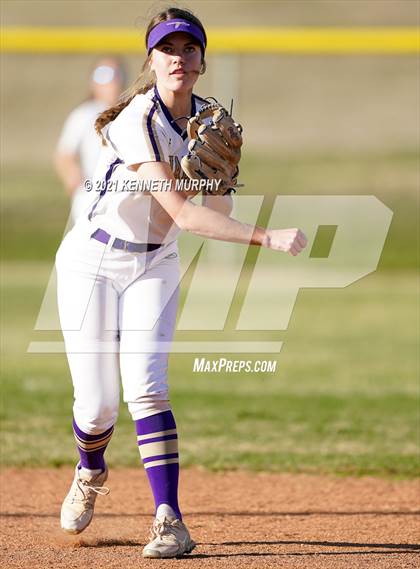 Thumbnail 3 in Alvarado vs Krum photogallery.