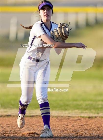 Thumbnail 3 in Alvarado vs Krum photogallery.