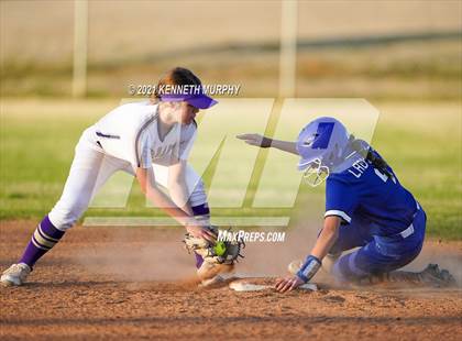 Thumbnail 2 in Alvarado vs Krum photogallery.