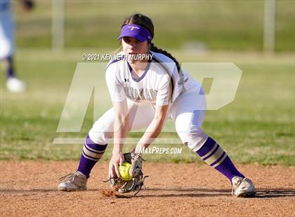 Thumbnail 2 in Alvarado vs Krum photogallery.