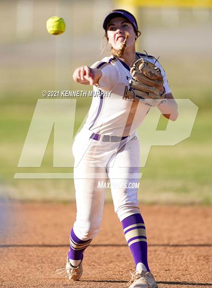 Thumbnail 1 in Alvarado vs Krum photogallery.
