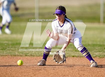 Thumbnail 2 in Alvarado vs Krum photogallery.
