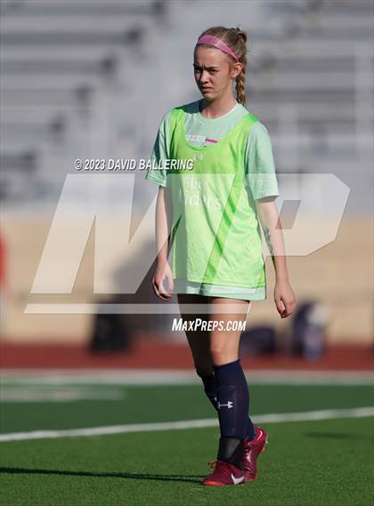 Thumbnail 2 in Bell vs. Keller Central (UIL Bi-District Playoff) photogallery.