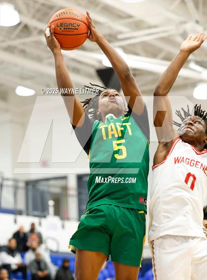 Thumbnail 1 in Taft vs Waggener photogallery.