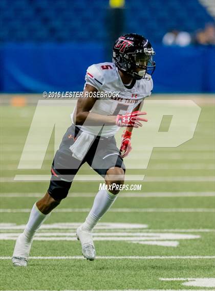 Thumbnail 3 in Lake Travis vs. Atascocita (UIL 6A Semifinal) photogallery.