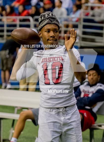 Thumbnail 2 in Lake Travis vs. Atascocita (UIL 6A Semifinal) photogallery.