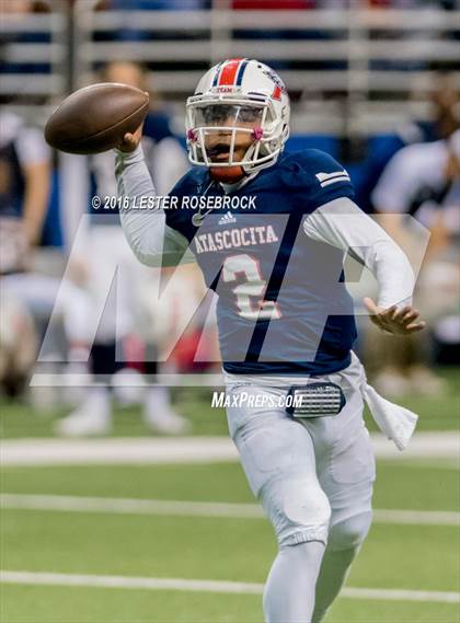 Thumbnail 3 in Lake Travis vs. Atascocita (UIL 6A Semifinal) photogallery.