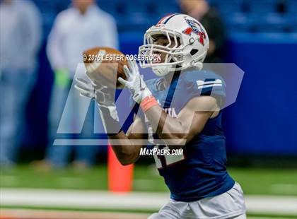 Thumbnail 2 in Lake Travis vs. Atascocita (UIL 6A Semifinal) photogallery.