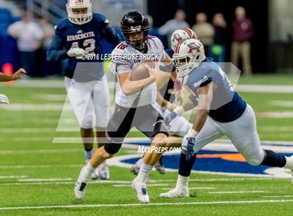 Thumbnail 2 in Lake Travis vs. Atascocita (UIL 6A Semifinal) photogallery.