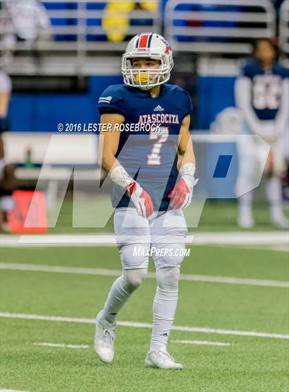 Thumbnail 2 in Lake Travis vs. Atascocita (UIL 6A Semifinal) photogallery.