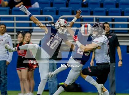 Thumbnail 3 in Lake Travis vs. Atascocita (UIL 6A Semifinal) photogallery.