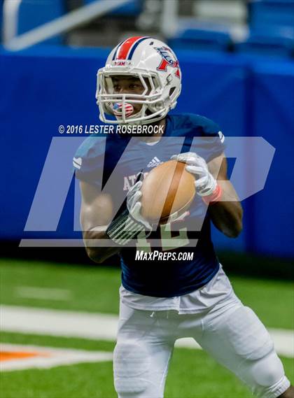 Thumbnail 2 in Lake Travis vs. Atascocita (UIL 6A Semifinal) photogallery.