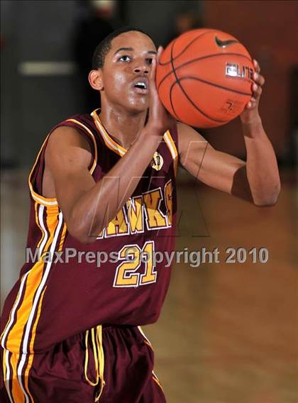 Thumbnail 2 in Lutheran vs. Ocean View (Nike Extravaganza) photogallery.