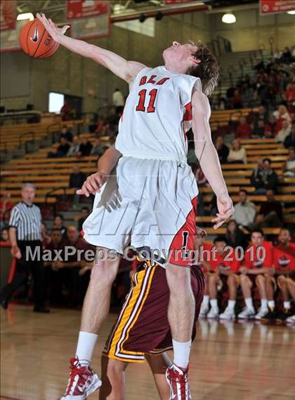 Thumbnail 3 in Lutheran vs. Ocean View (Nike Extravaganza) photogallery.