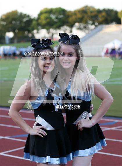 Thumbnail 2 in Clovis North vs. Ridgeview photogallery.
