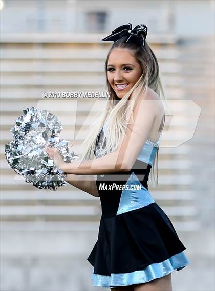 Thumbnail 3 in Clovis North vs. Ridgeview photogallery.