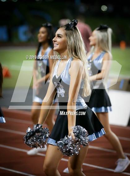 Thumbnail 3 in Clovis North vs. Ridgeview photogallery.
