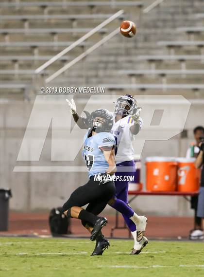 Thumbnail 2 in Clovis North vs. Ridgeview photogallery.