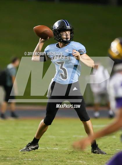 Thumbnail 2 in Clovis North vs. Ridgeview photogallery.