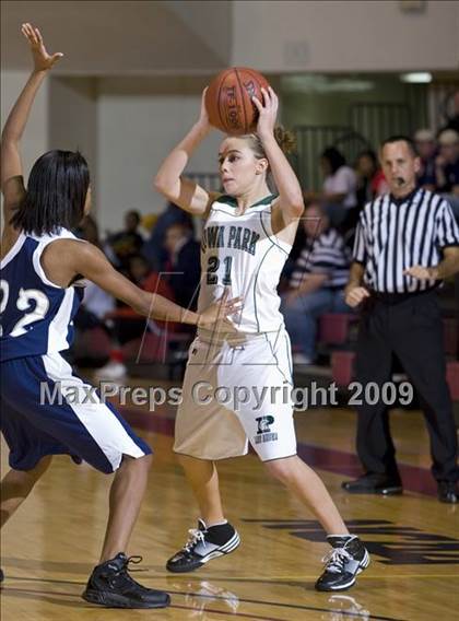Thumbnail 3 in Iowa Park vs Paris (Fantasy of Lights Tournament) photogallery.