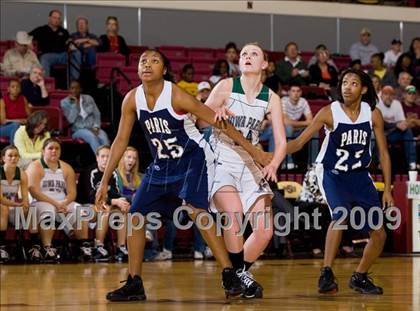 Thumbnail 2 in Iowa Park vs Paris (Fantasy of Lights Tournament) photogallery.