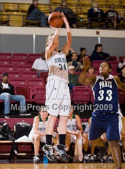 Thumbnail 3 in Iowa Park vs Paris (Fantasy of Lights Tournament) photogallery.