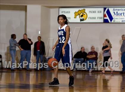 Thumbnail 3 in Iowa Park vs Paris (Fantasy of Lights Tournament) photogallery.