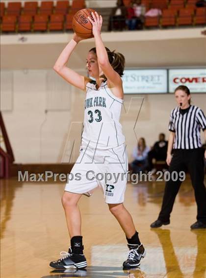 Thumbnail 2 in Iowa Park vs Paris (Fantasy of Lights Tournament) photogallery.
