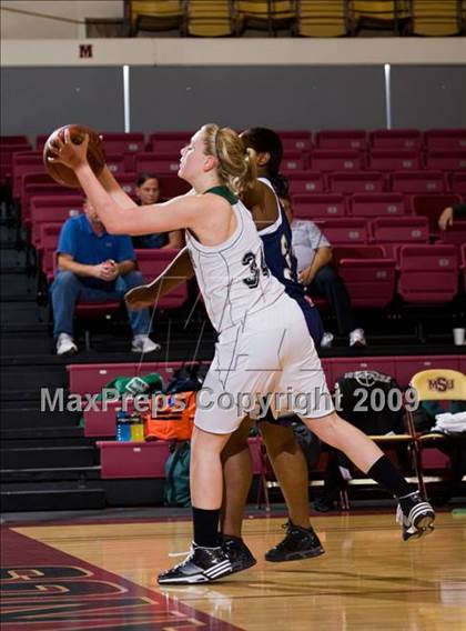 Thumbnail 2 in Iowa Park vs Paris (Fantasy of Lights Tournament) photogallery.