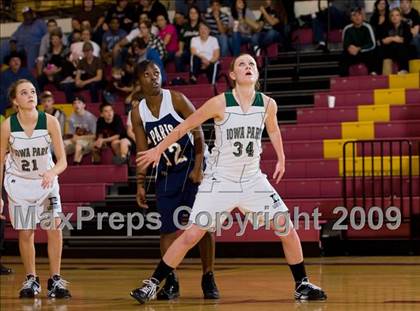 Thumbnail 2 in Iowa Park vs Paris (Fantasy of Lights Tournament) photogallery.