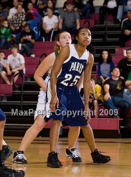 Thumbnail 2 in Iowa Park vs Paris (Fantasy of Lights Tournament) photogallery.