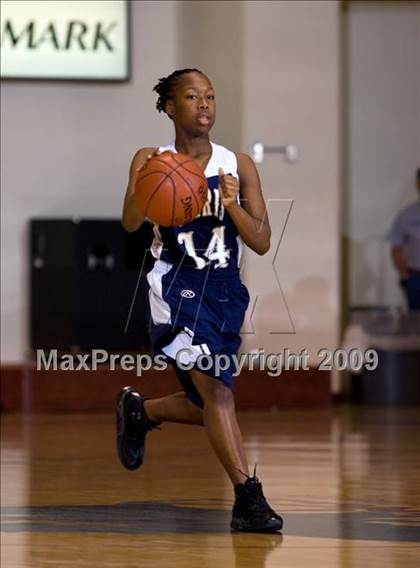 Thumbnail 1 in Iowa Park vs Paris (Fantasy of Lights Tournament) photogallery.