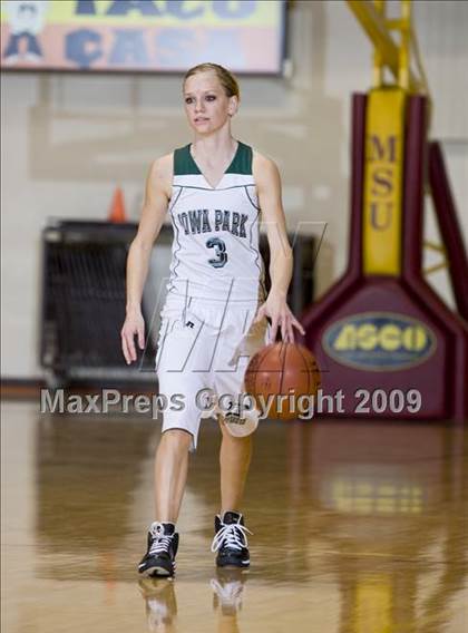 Thumbnail 2 in Iowa Park vs Paris (Fantasy of Lights Tournament) photogallery.
