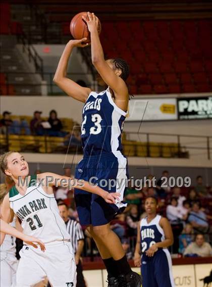 Thumbnail 1 in Iowa Park vs Paris (Fantasy of Lights Tournament) photogallery.