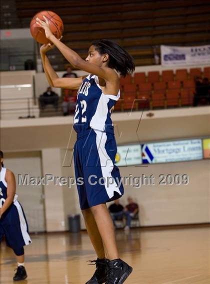Thumbnail 2 in Iowa Park vs Paris (Fantasy of Lights Tournament) photogallery.