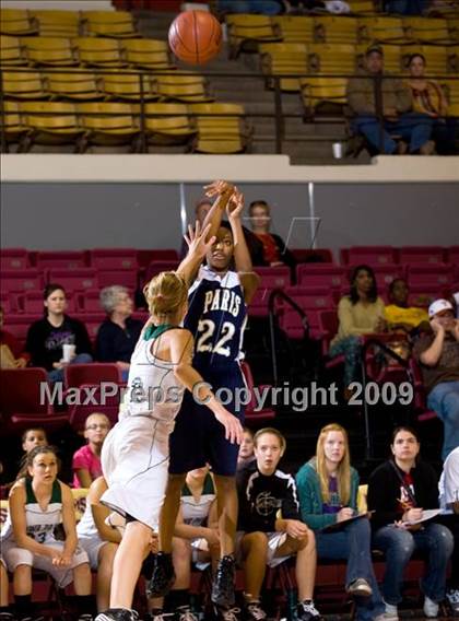 Thumbnail 3 in Iowa Park vs Paris (Fantasy of Lights Tournament) photogallery.