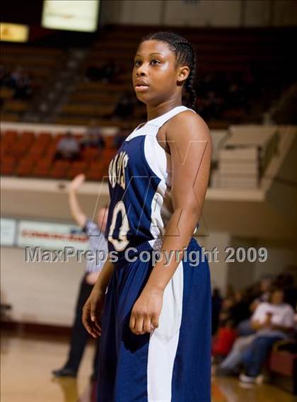 Thumbnail 1 in Iowa Park vs Paris (Fantasy of Lights Tournament) photogallery.
