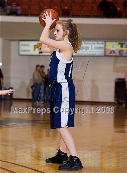 Thumbnail 2 in Iowa Park vs Paris (Fantasy of Lights Tournament) photogallery.