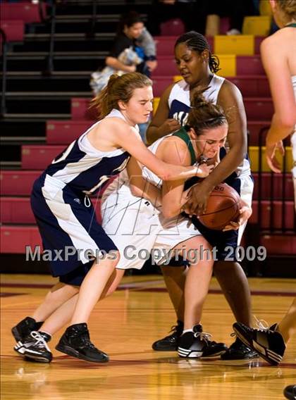Thumbnail 1 in Iowa Park vs Paris (Fantasy of Lights Tournament) photogallery.