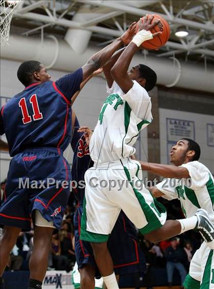 Thumbnail 3 in Colony vs. Dorsey (Johnnie Cochran Classic) photogallery.