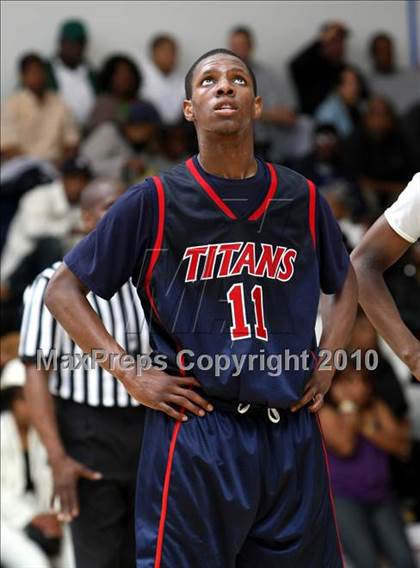 Thumbnail 2 in Colony vs. Dorsey (Johnnie Cochran Classic) photogallery.