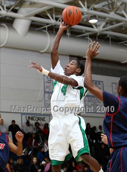 Thumbnail 2 in Colony vs. Dorsey (Johnnie Cochran Classic) photogallery.