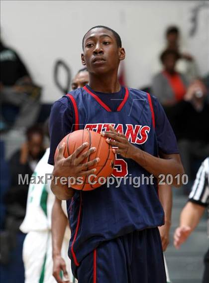 Thumbnail 2 in Colony vs. Dorsey (Johnnie Cochran Classic) photogallery.