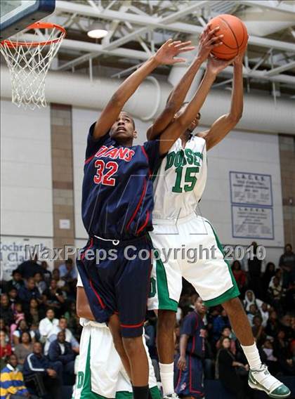Thumbnail 2 in Colony vs. Dorsey (Johnnie Cochran Classic) photogallery.