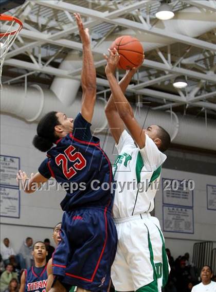 Thumbnail 1 in Colony vs. Dorsey (Johnnie Cochran Classic) photogallery.