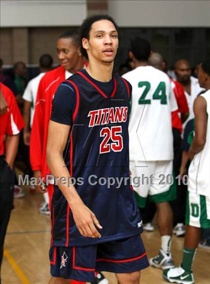 Thumbnail 2 in Colony vs. Dorsey (Johnnie Cochran Classic) photogallery.