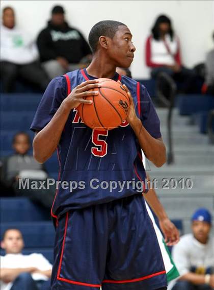 Thumbnail 1 in Colony vs. Dorsey (Johnnie Cochran Classic) photogallery.