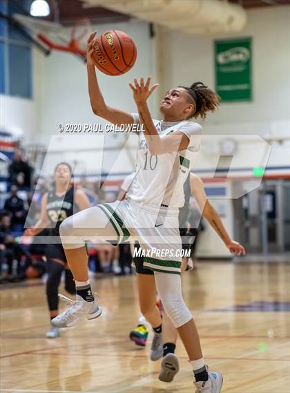 Thumbnail 3 in Beamer vs. Kentwood (WIAA 4A District 3/4 Quarterfinal) photogallery.