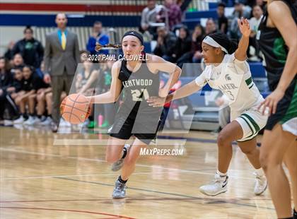 Thumbnail 2 in Beamer vs. Kentwood (WIAA 4A District 3/4 Quarterfinal) photogallery.