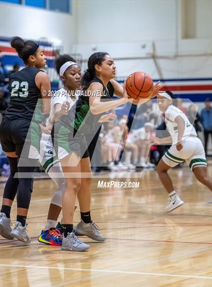 Thumbnail 3 in Beamer vs. Kentwood (WIAA 4A District 3/4 Quarterfinal) photogallery.